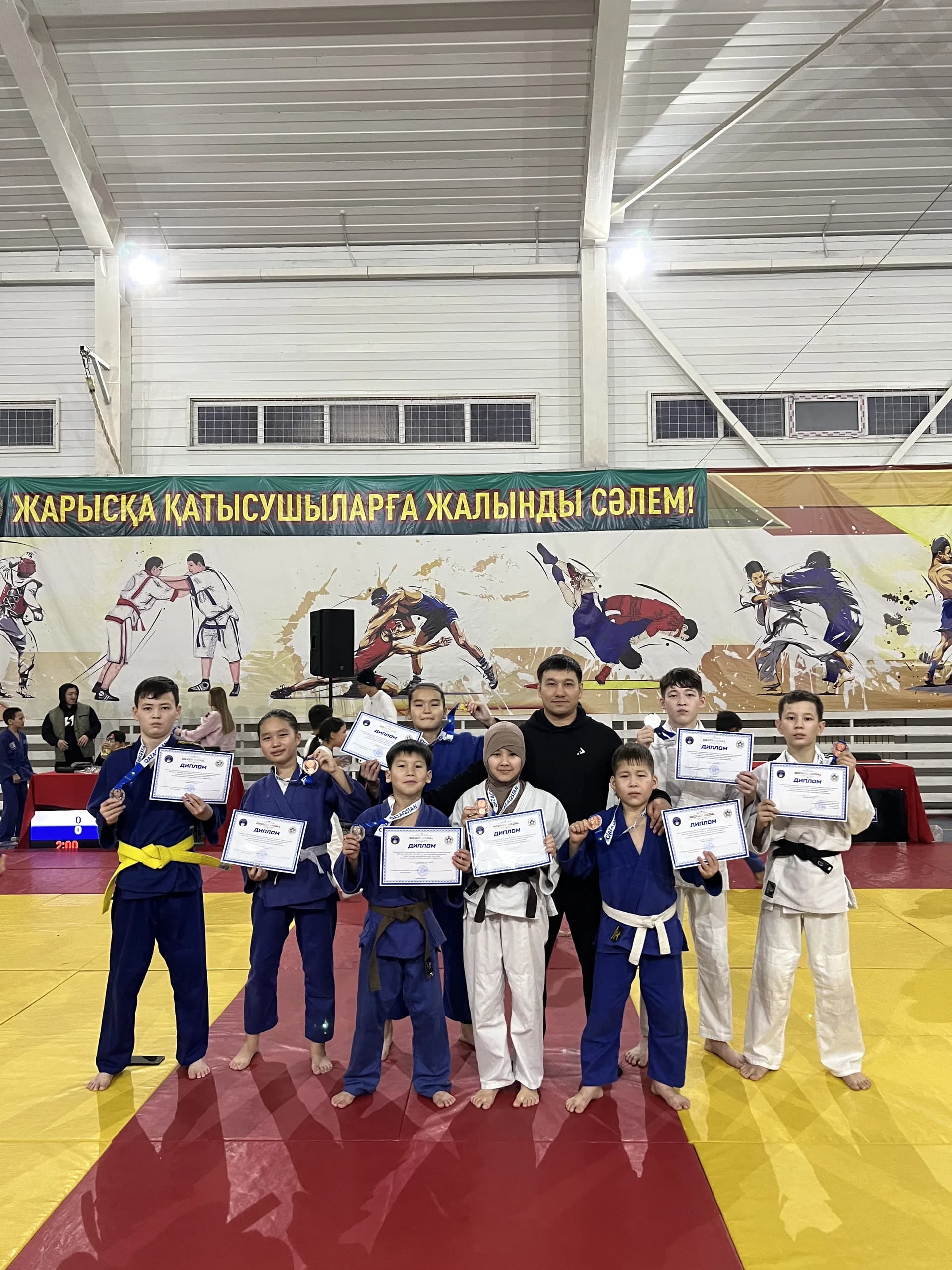 Ученики IQ ZEYIN с дипломами спортивных соревнований